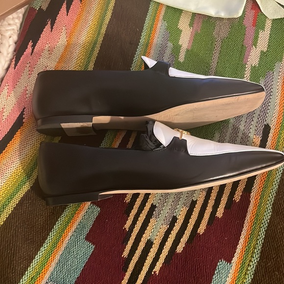 NIB , Auth Burberry Black & white Calf tuxedo GORGEOUS 🎉  Flats Loafer’s  ❤️ - Picture 9 of 14